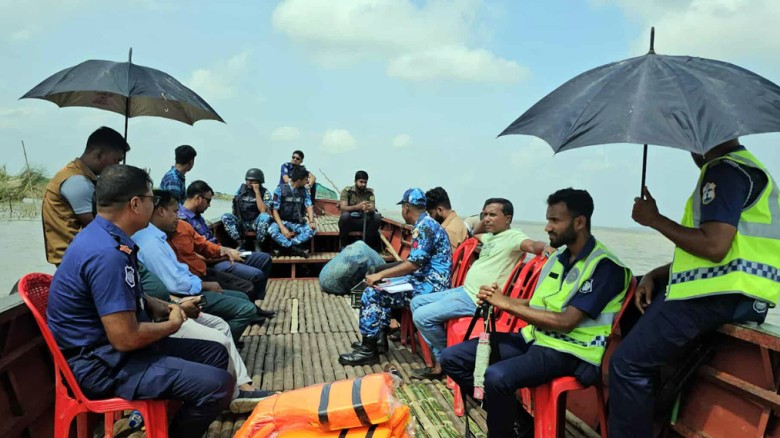 রাজবাড়ীতে প্রকাশ্যেই বিক্রি হচ্ছে নিষিদ্ধ সময়ের ইলিশ